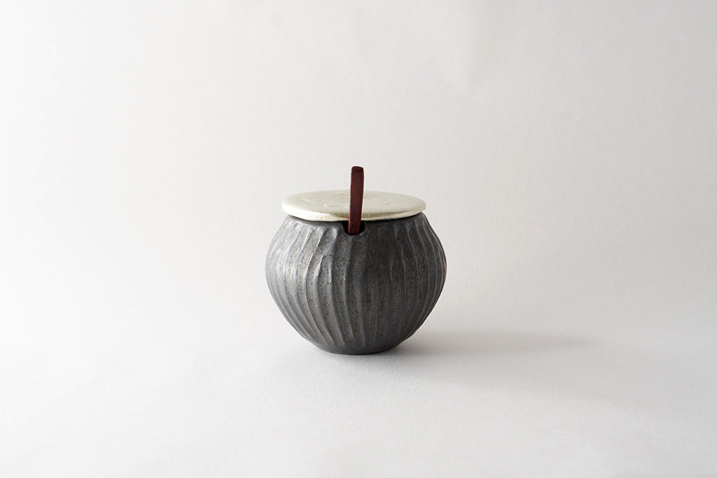 馬場勝文陶工房 ｜ 黒釉 すずふたシュガーポット 匙付き［丸］